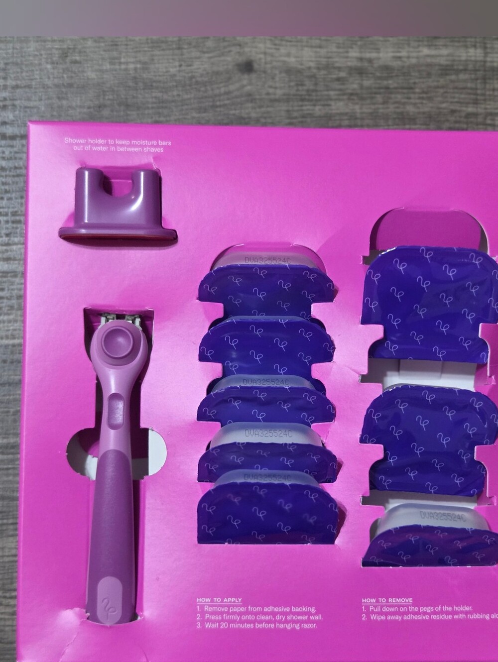 Flamingo by Harry's Moisture Plus Razor Set Handle 8 Blades
